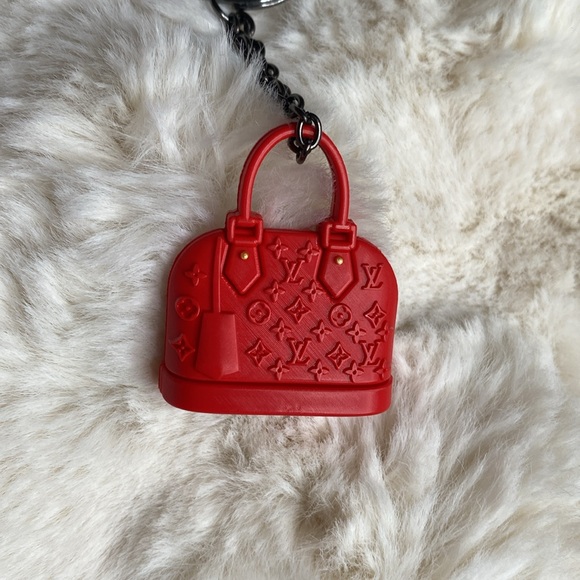 Little Fashion Keychain - Picture 1 of 3